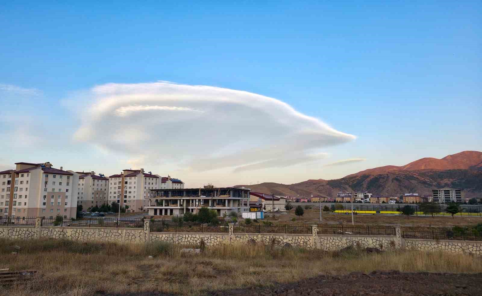 Bitlis&rsquo;te UFO&rsquo;ya benzeyen mercek bulutu dikkat &ccedil;ekti
