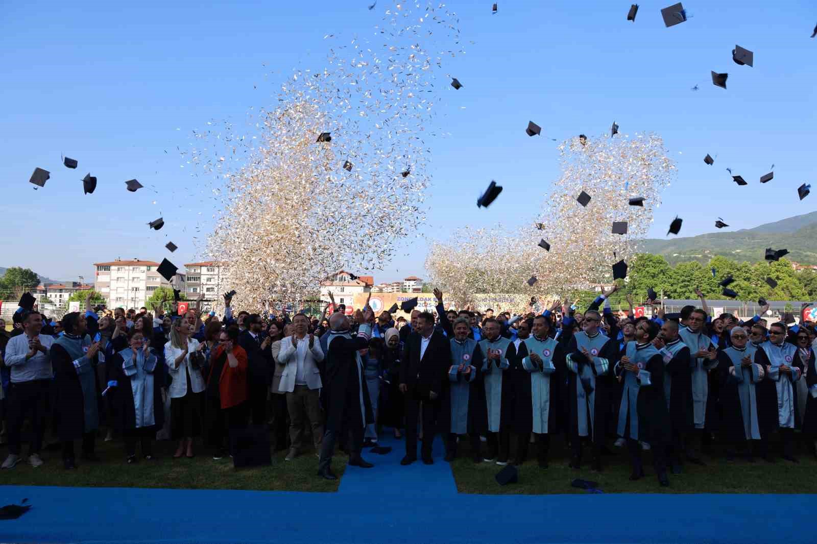 BEUN Devrek ve Gökçebey Kampüsleri 2025-2026 Akademik Yılı Mezuniyet Töreni Gurur Dolu Anlara Sahne Oldu