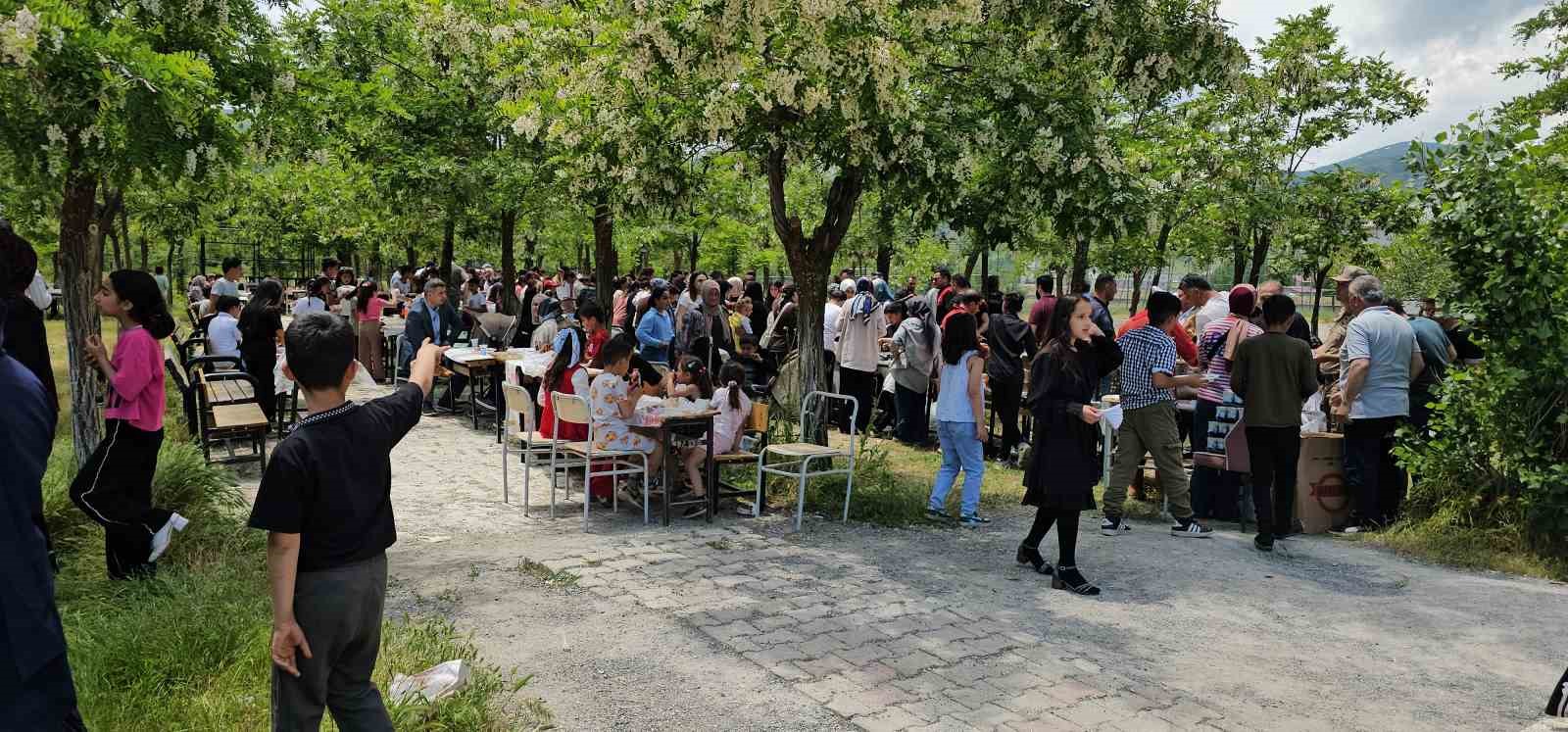 Hasköy’de Gazze yararına hayır çarşısı kuruldu