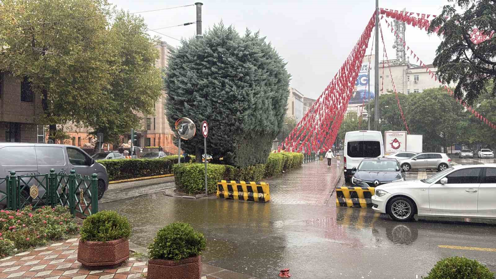Eskişehir’de meteoroloji uyarı yaptı, sağanak yağış başladı