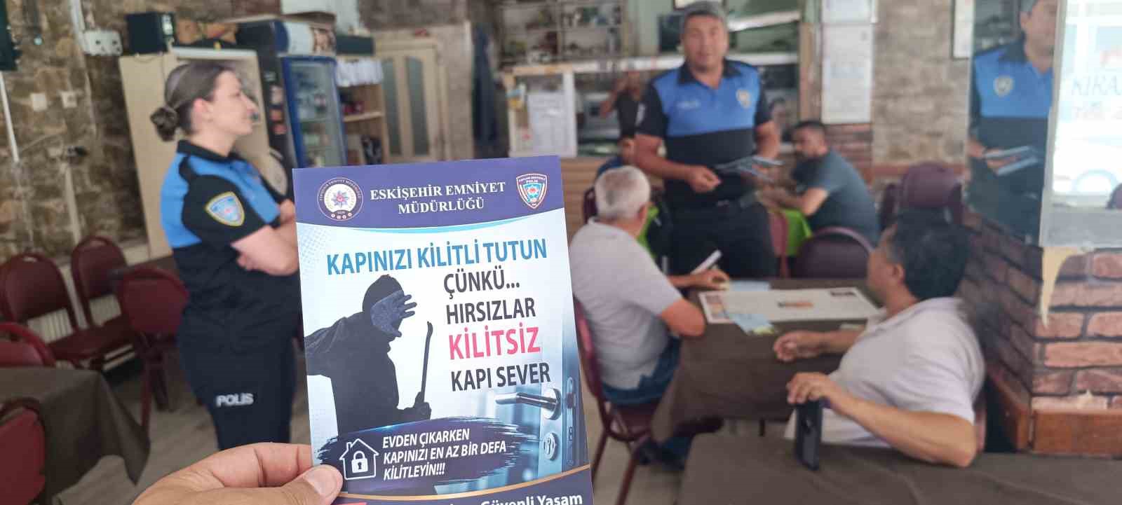 Eskişehir’de polis vatandaşları hırsızlık ve dolandırıcılık olaylarına karşı bilgilendirdi