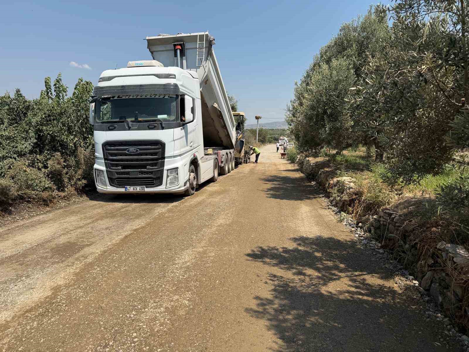 Aydın’ın 17 ilçesinde yol çalışmaları sürüyor