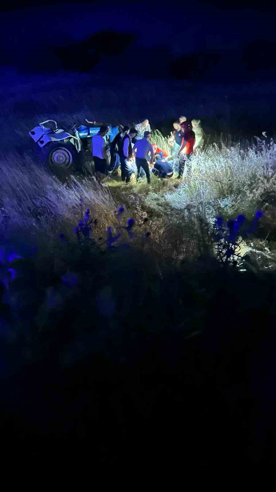 Balıkesir&rsquo;de trakt&ouml;r yoldan &ccedil;ıktı: 3 yaralı