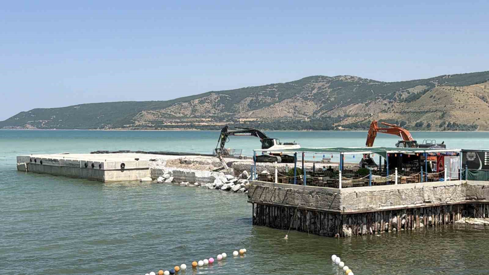 Tatvan sahilindeki iskele yenileniyor