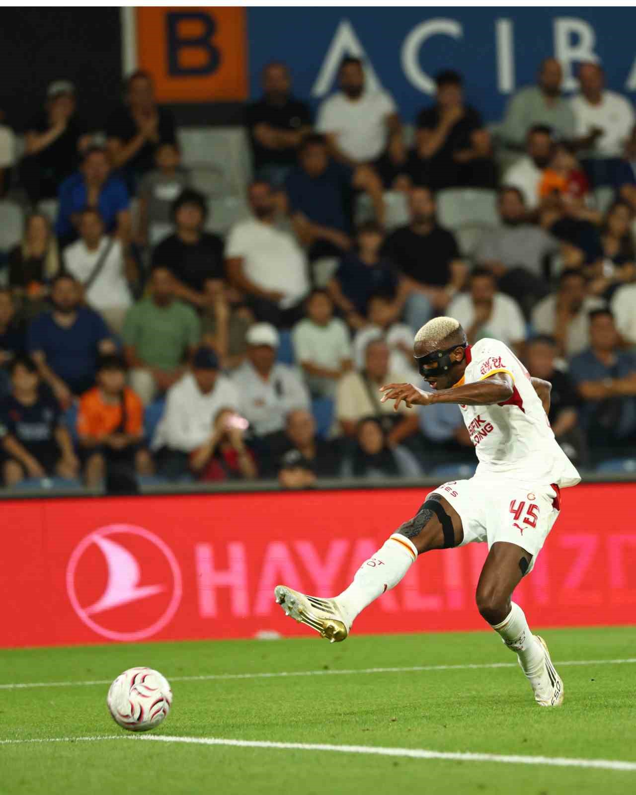 Trendyol Süper Lig: Başakşehir: 0 - Galatasaray: 1 (İlk yarı)