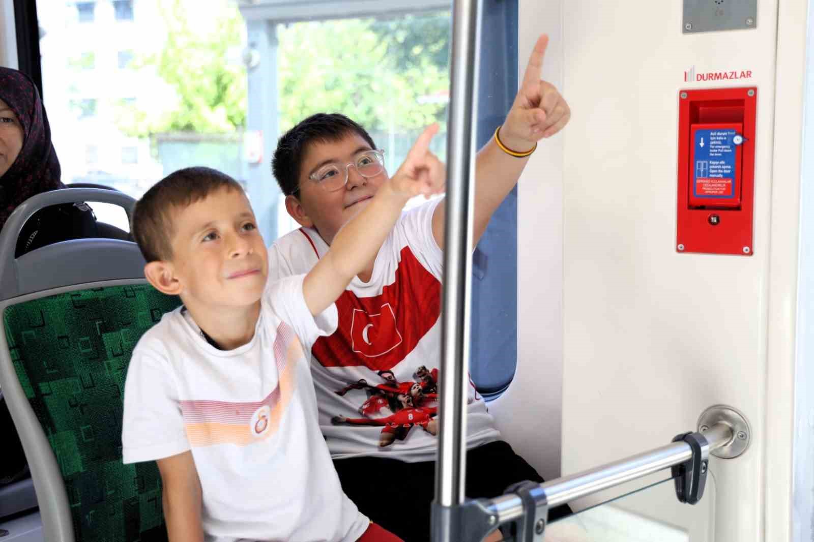 Tramvayda yolculuk kuralları animasyonlarla anlatılıyor