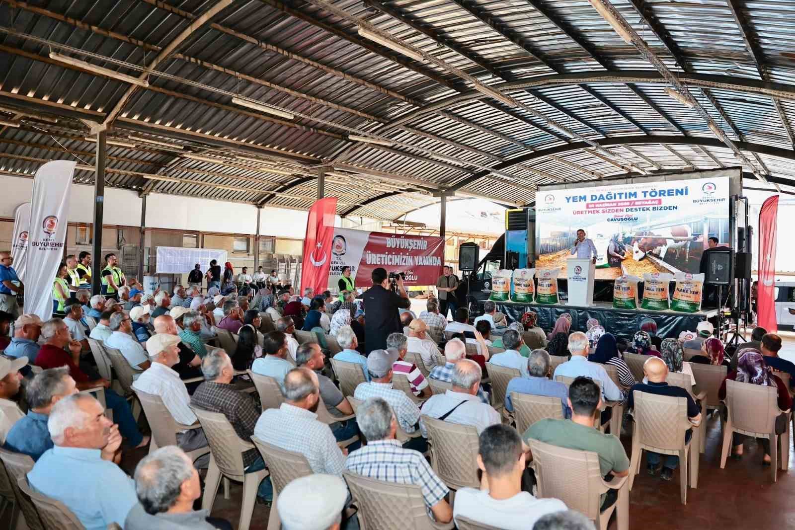 Beyağa&ccedil;lı 374 &uuml;reticiye yem desteği sağlandı