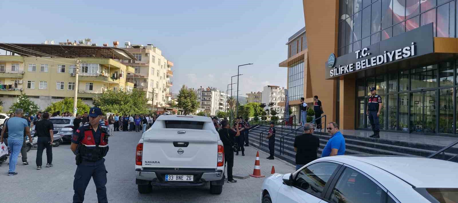 Mersin’in Silifke Belediyesi’ne operasyon: Başkan dahil çok sayıda isme gözaltı