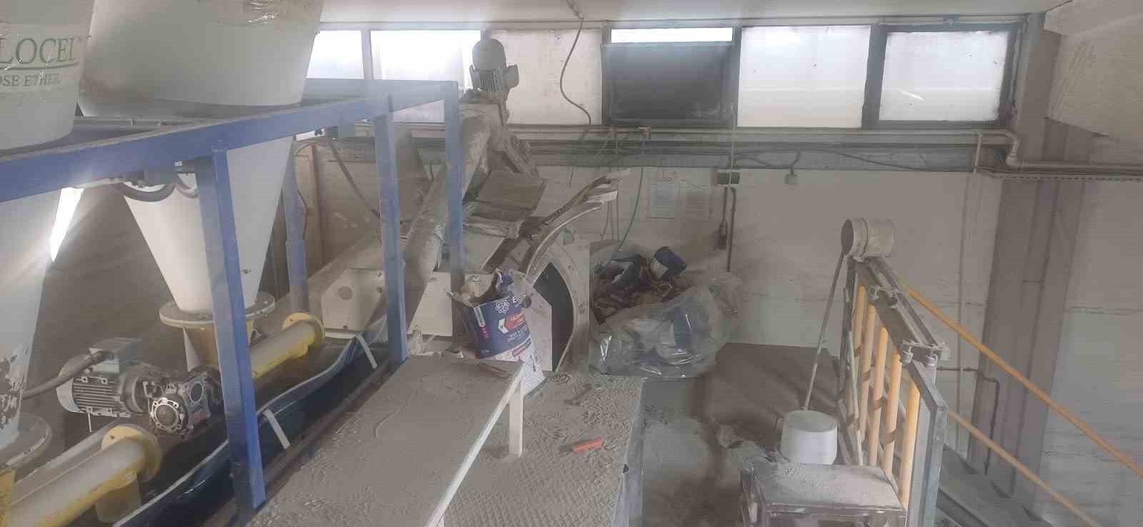 Bilecik’te bir işçi elini mikser makinesine kaptırdı