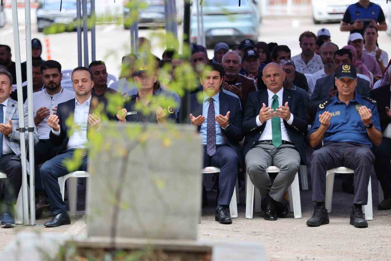 K&ouml;rfez&rsquo;de depremde hayatını kaybedenler dualarla anıldı