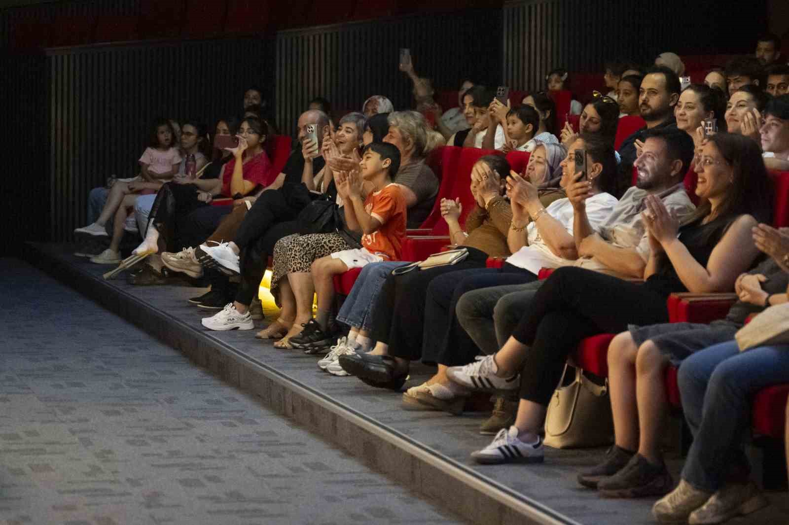 Mersin’de tiyatro kursları yıl sonu gösterileriyle tamamlandı