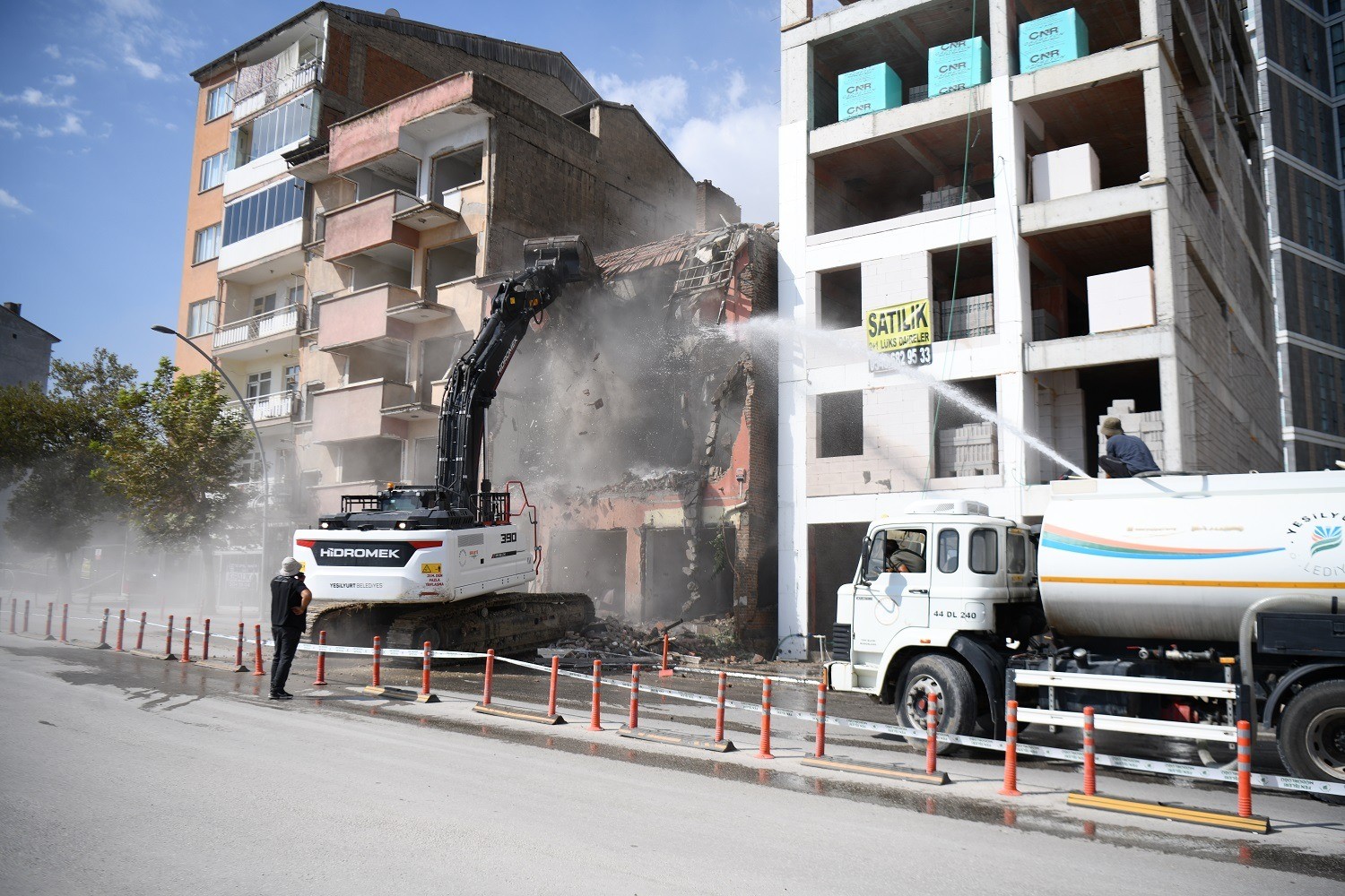 Yeşilyurt Belediyesi&rsquo;nden metruk yapılara kararlı m&uuml;dahale