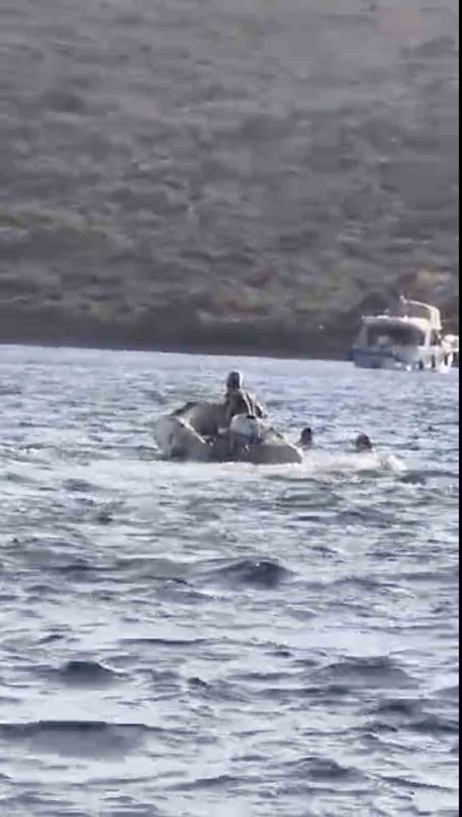 Ayvalık’ta can pazarı...Akıntıya kapılan tatilci şişme botla kurtarıldı