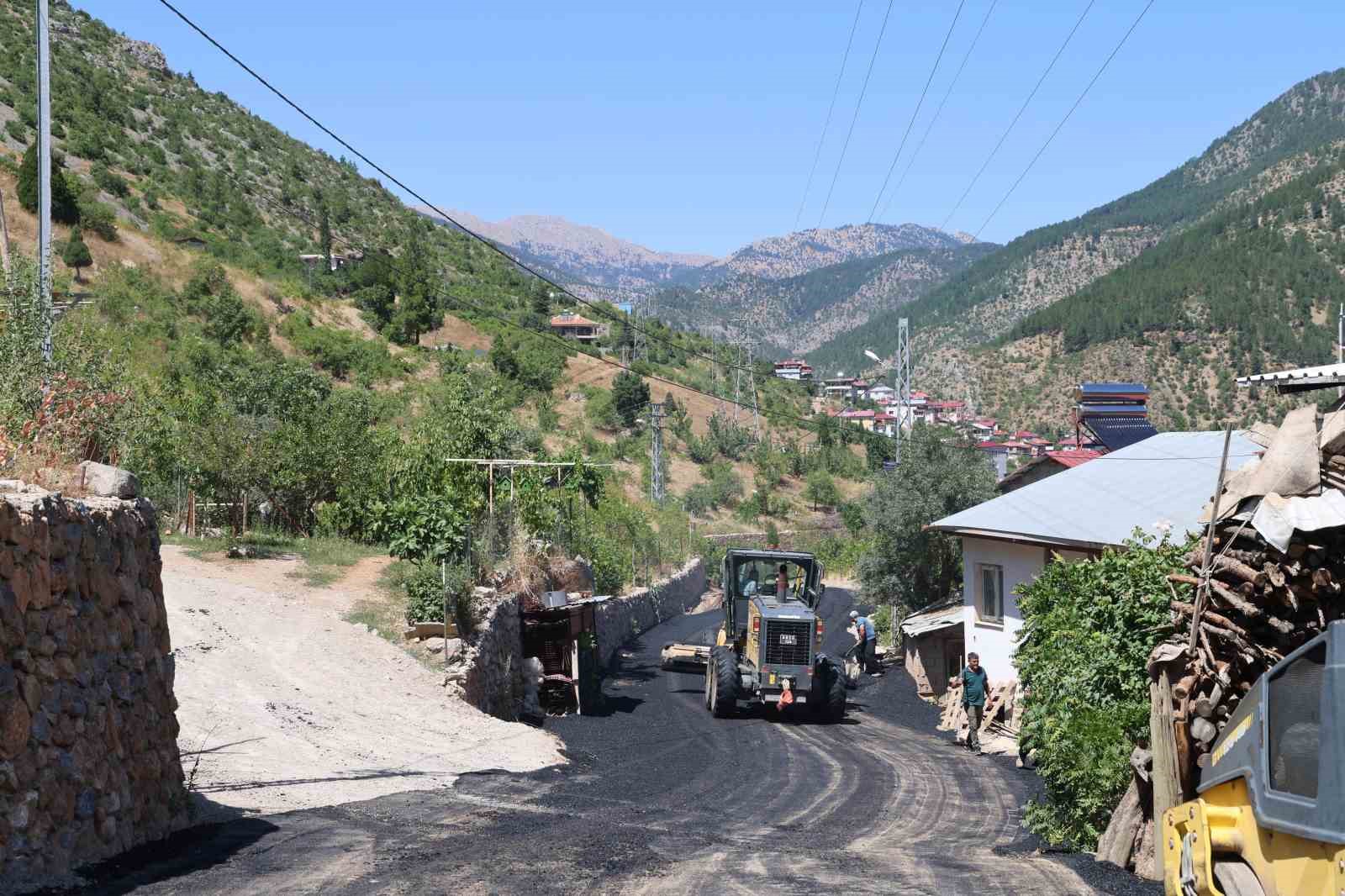 Başkan Dal: "Bu sıcakta &ccedil;alışmak her babayiğidin harcı değil"