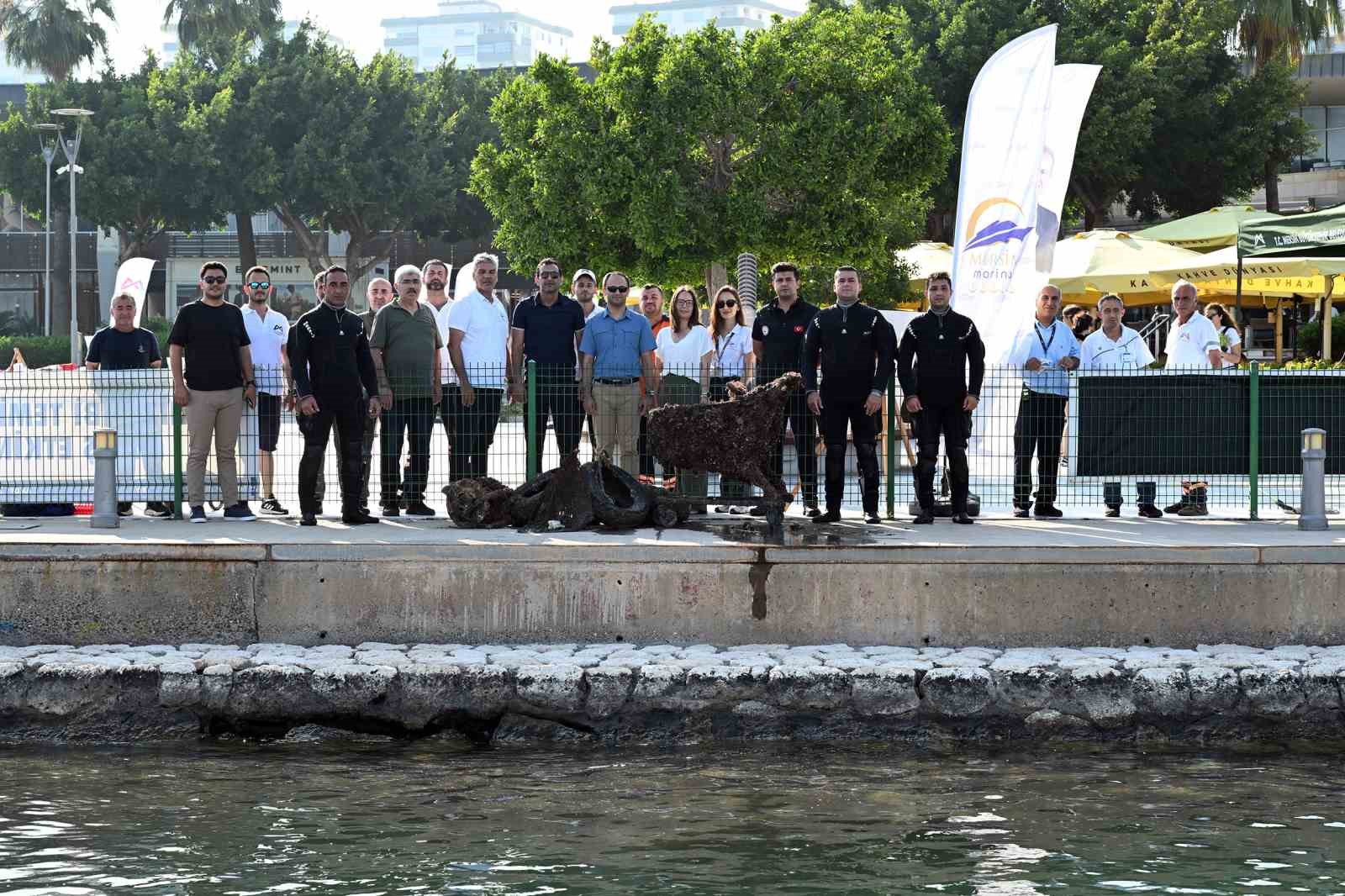 Mersin’de deniz dibinden çıkan atıklar şaşırttı