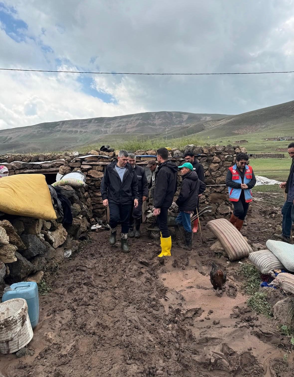 Diyadin&rsquo;de yağışın ardından t&uuml;m kurumlar sahada