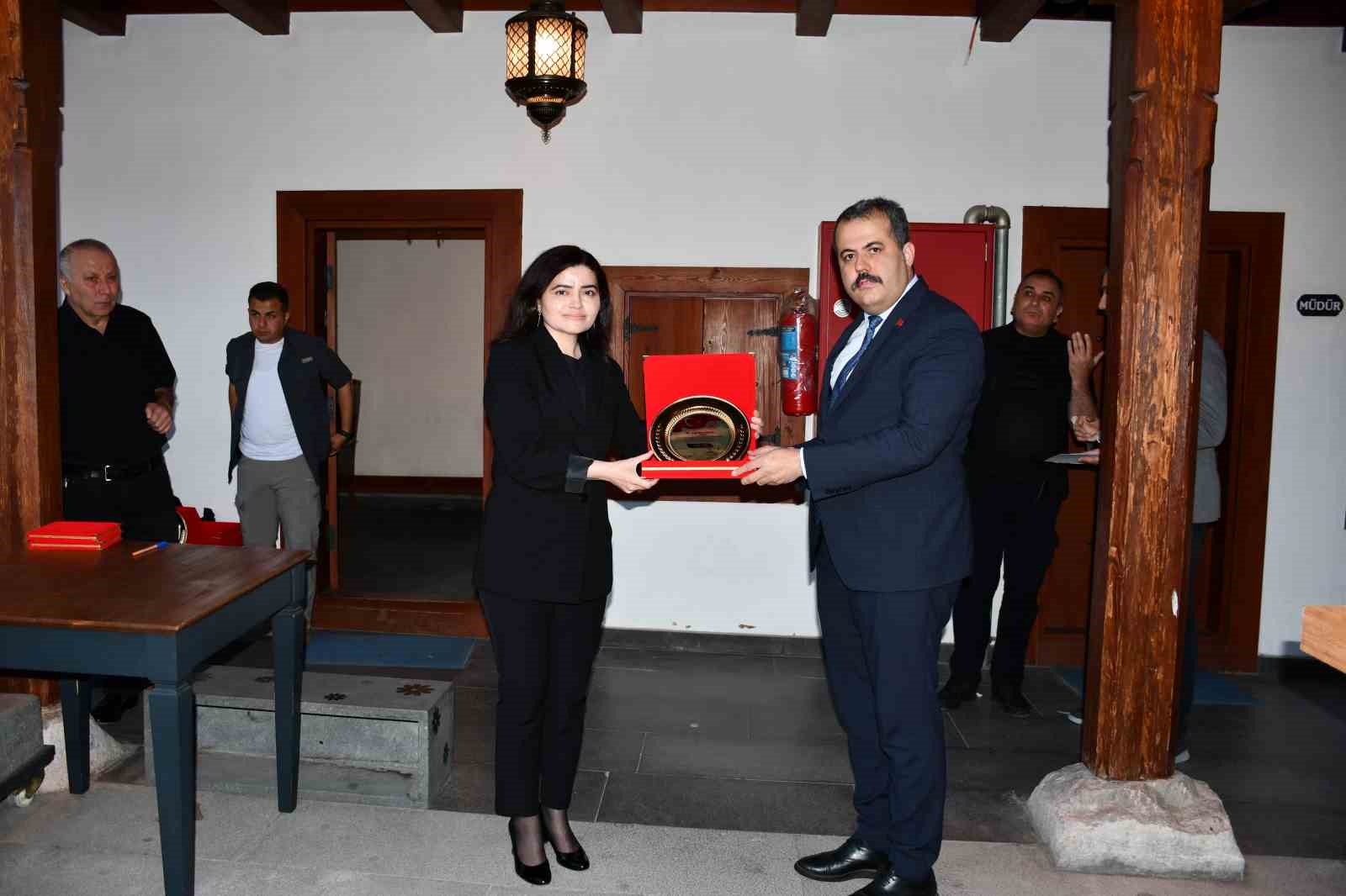Vezirköprü’de tayini çıkan hakim ve savcılara veda programı