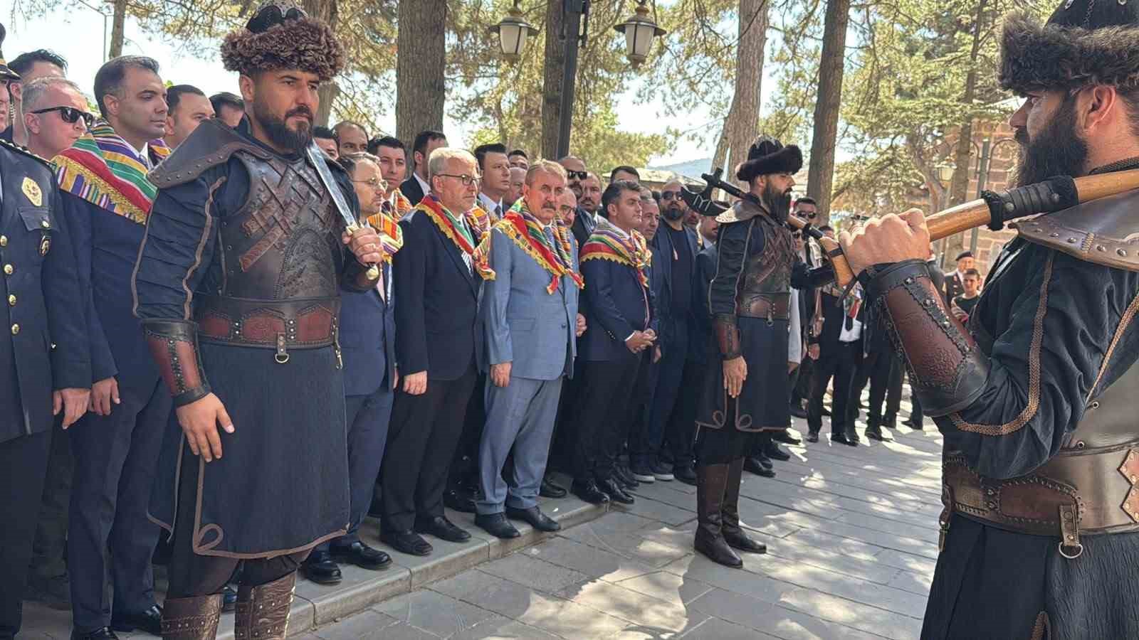 Adalet Bakanı Akın Gürlek, Ertuğrul Gazi Türbesini ziyaret etti