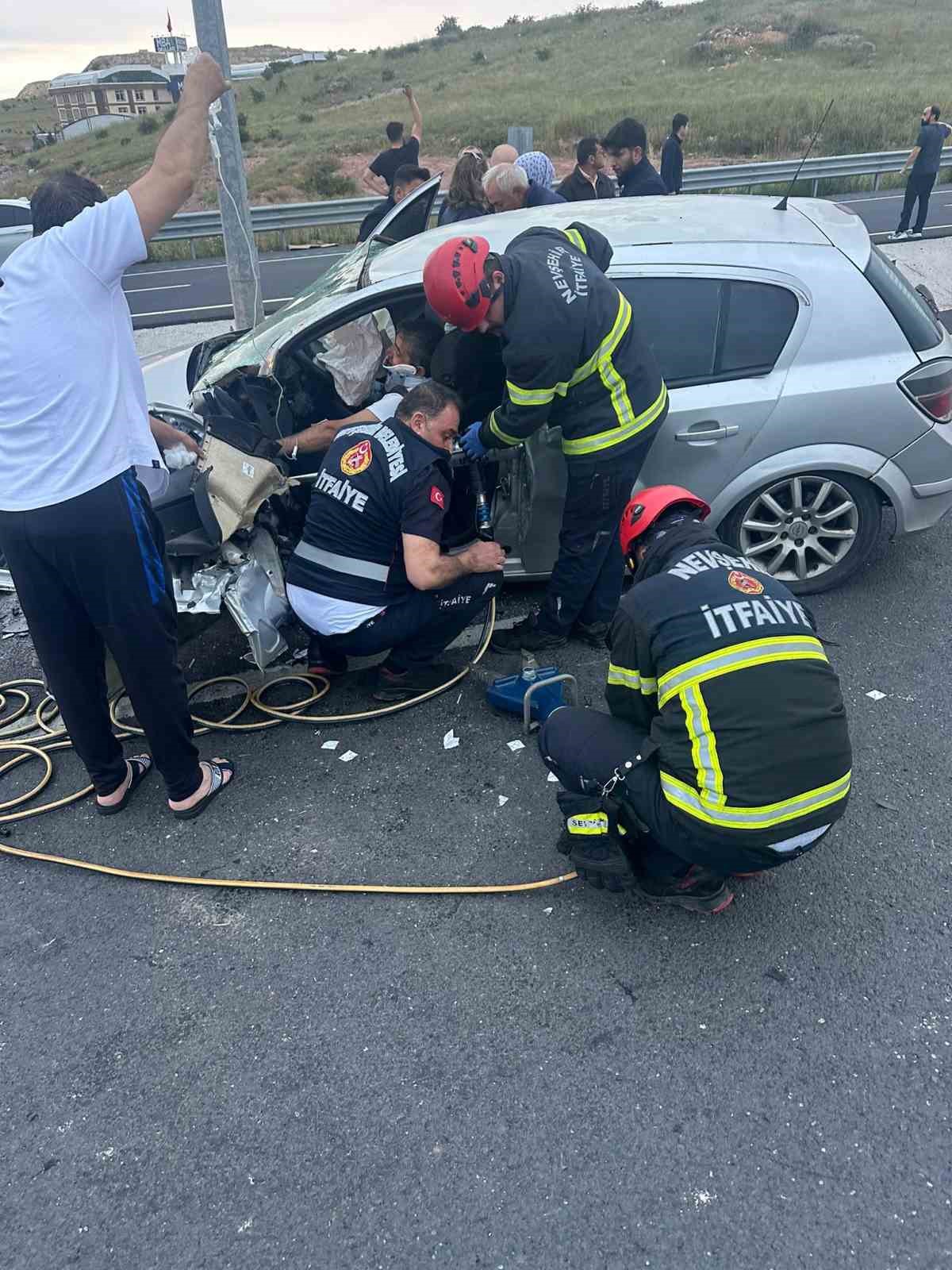 Nevşehir’de otomobil direğe çarptı: 1 çocuk ölü, 3 yaralı
