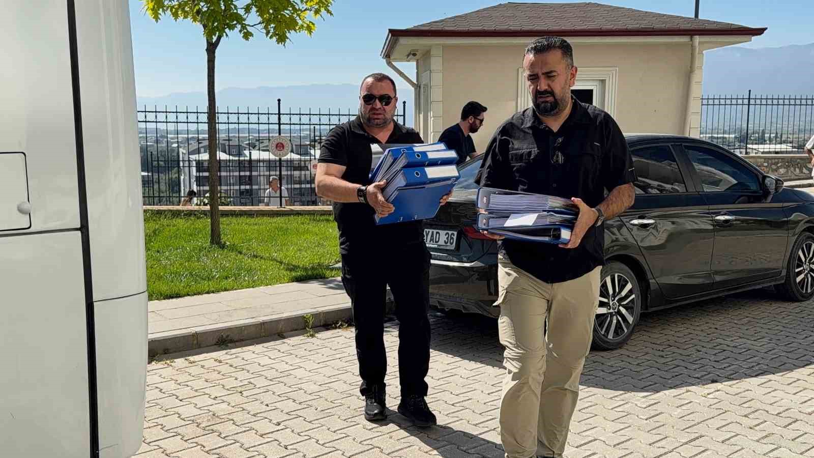 Helikopter ve özel harekat destekli baskın sonrası 29 şüpheli adliyeye getirildi