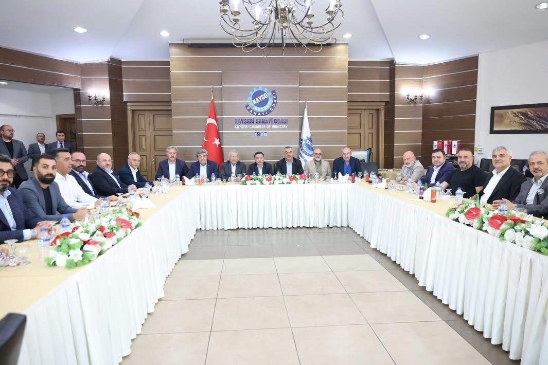 Başkan Büyükkılıç, Kayseri Sanayi Odası’nda istişare toplantısına katıldı
