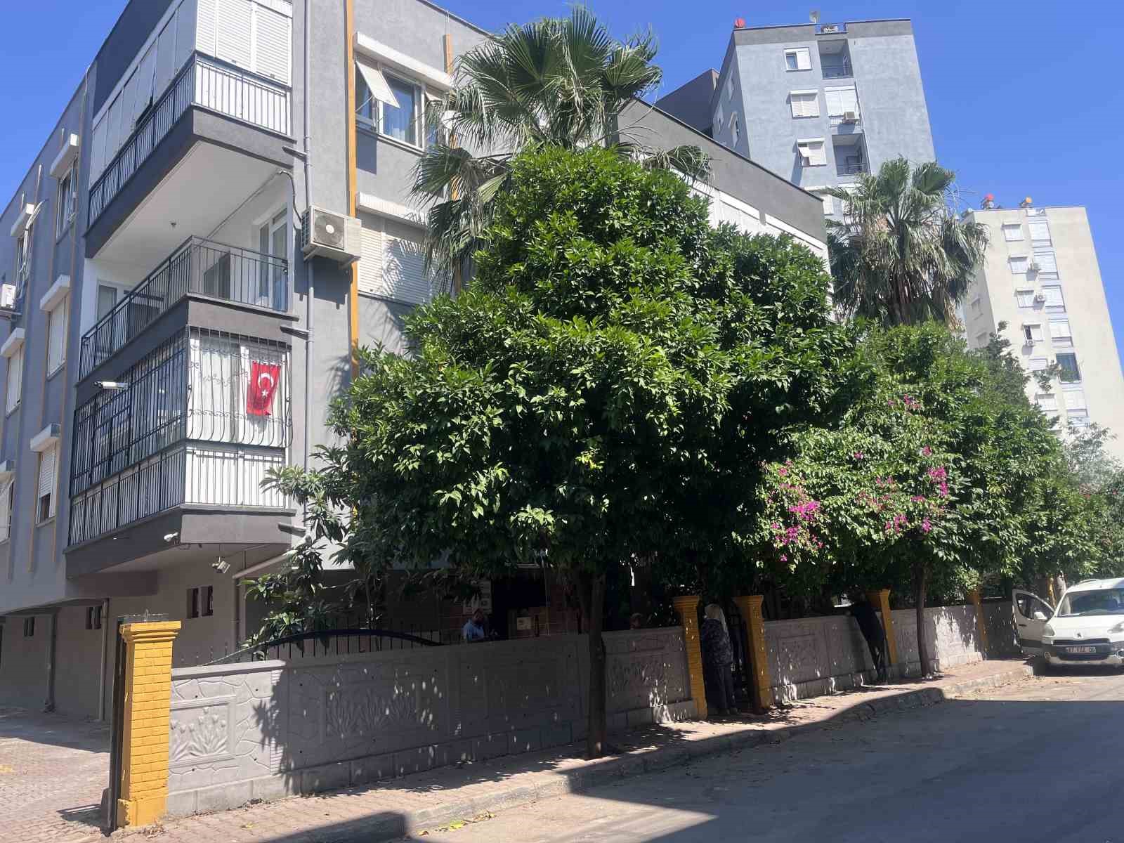 Antalya&rsquo;da 34 yaşındaki gen&ccedil; evinde &ouml;l&uuml; bulundu