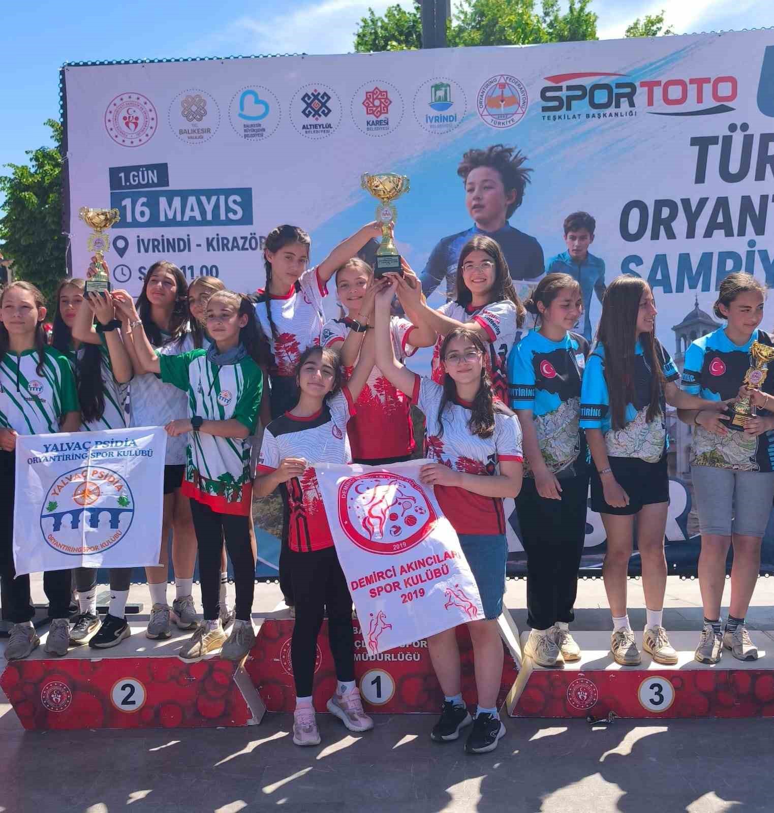 Manisalı oryantiring sporcularından T&uuml;rkiye Şampiyonasında b&uuml;y&uuml;k başarı