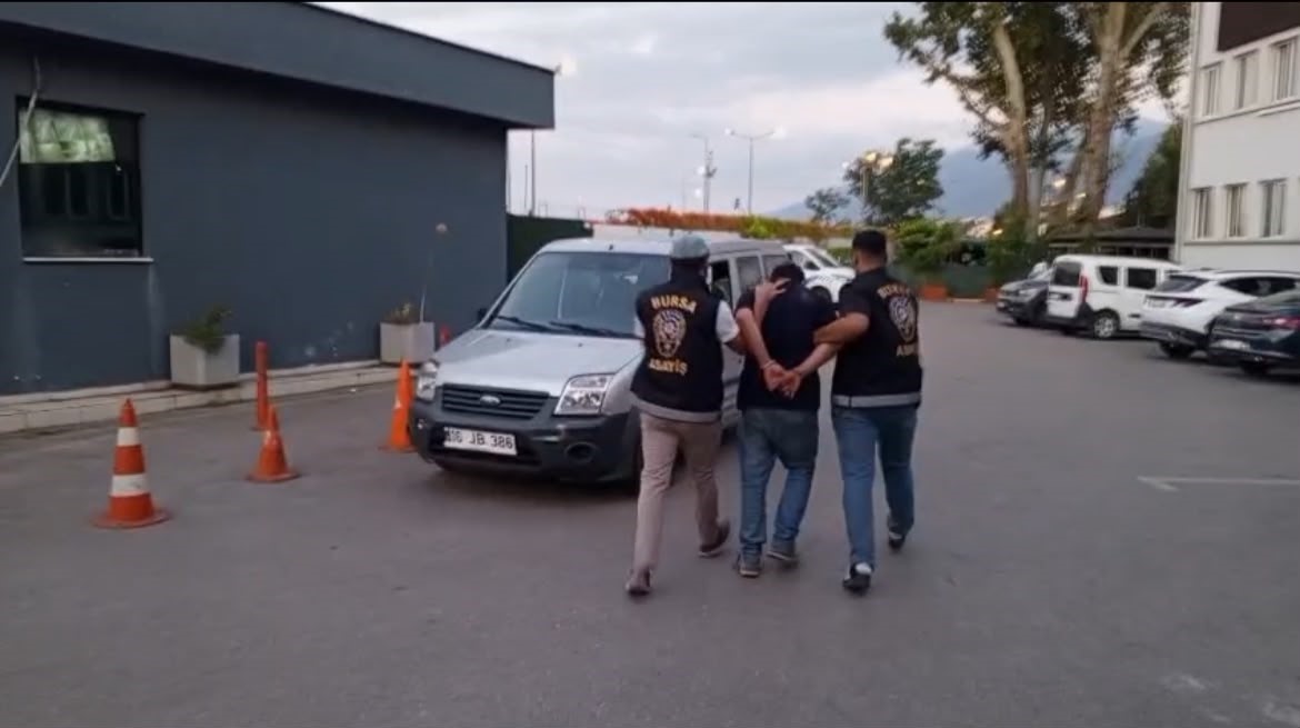 Bağ evinde tatil yapan aranan şahıs, yakalanıp cezaevine g&ouml;nderildi