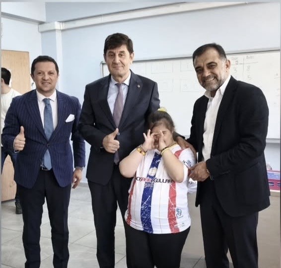 Mardin TSO Başkan adayı Duyan&rsquo;dan &ouml;zel eğitim &ouml;ğrencilerine forma hediyesi