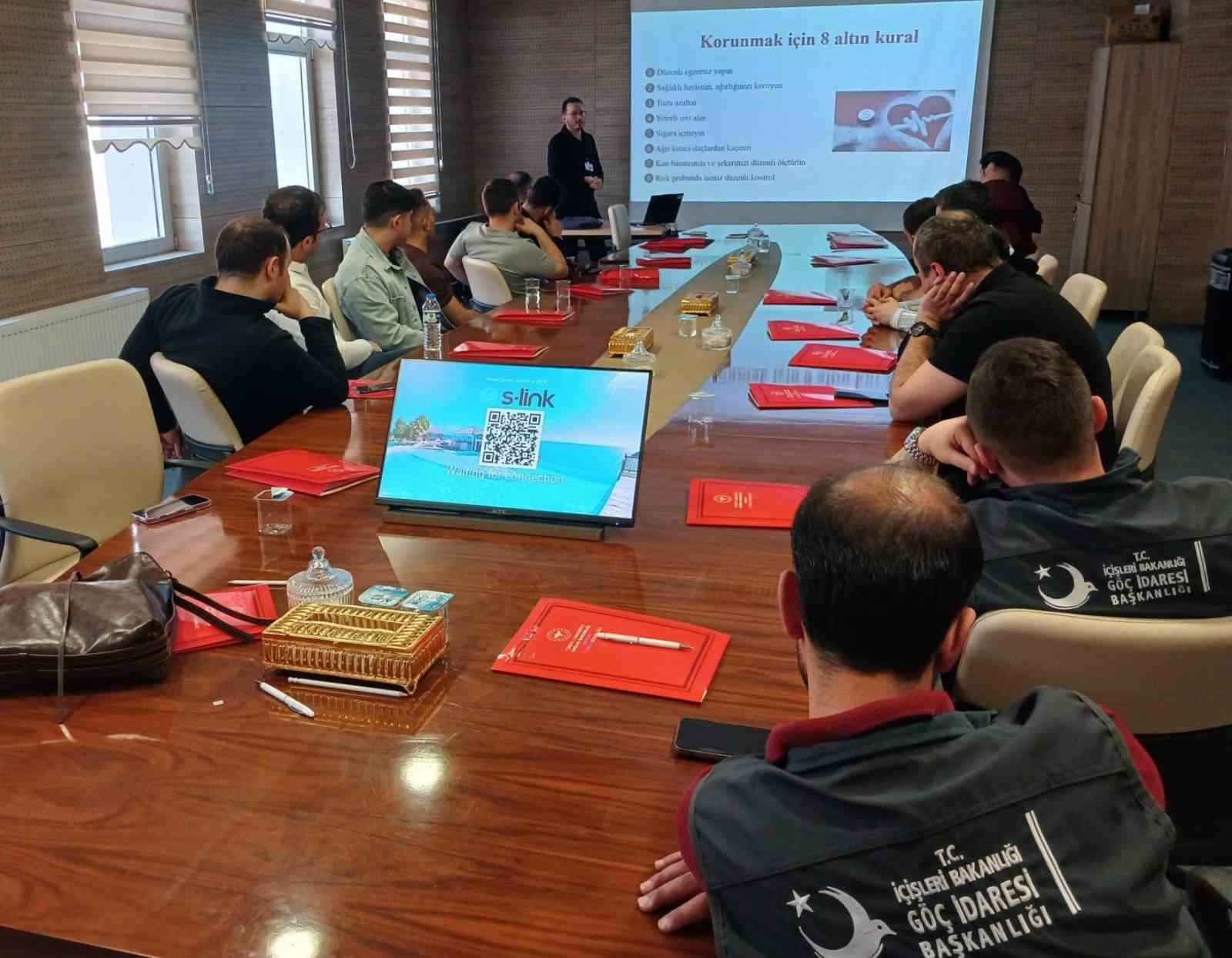 G&ouml;&ccedil; İdaresi personellerine halk sağlığı eğitimi verildi