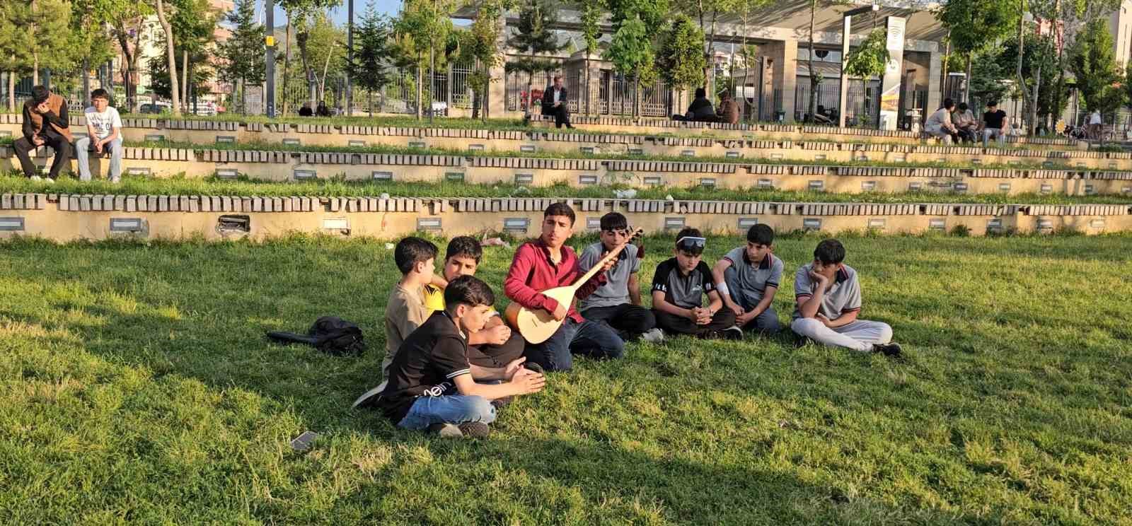 Muş’ta yeni Bir Aşık Veysel doğuyor