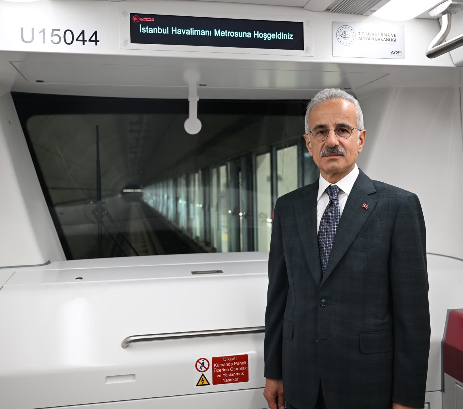 Ulaştırma ve Altyapı Bakanı Uraloğlu: "120 kilometre hıza ulaşan bir raylı metro hattından bahsediyoruz"