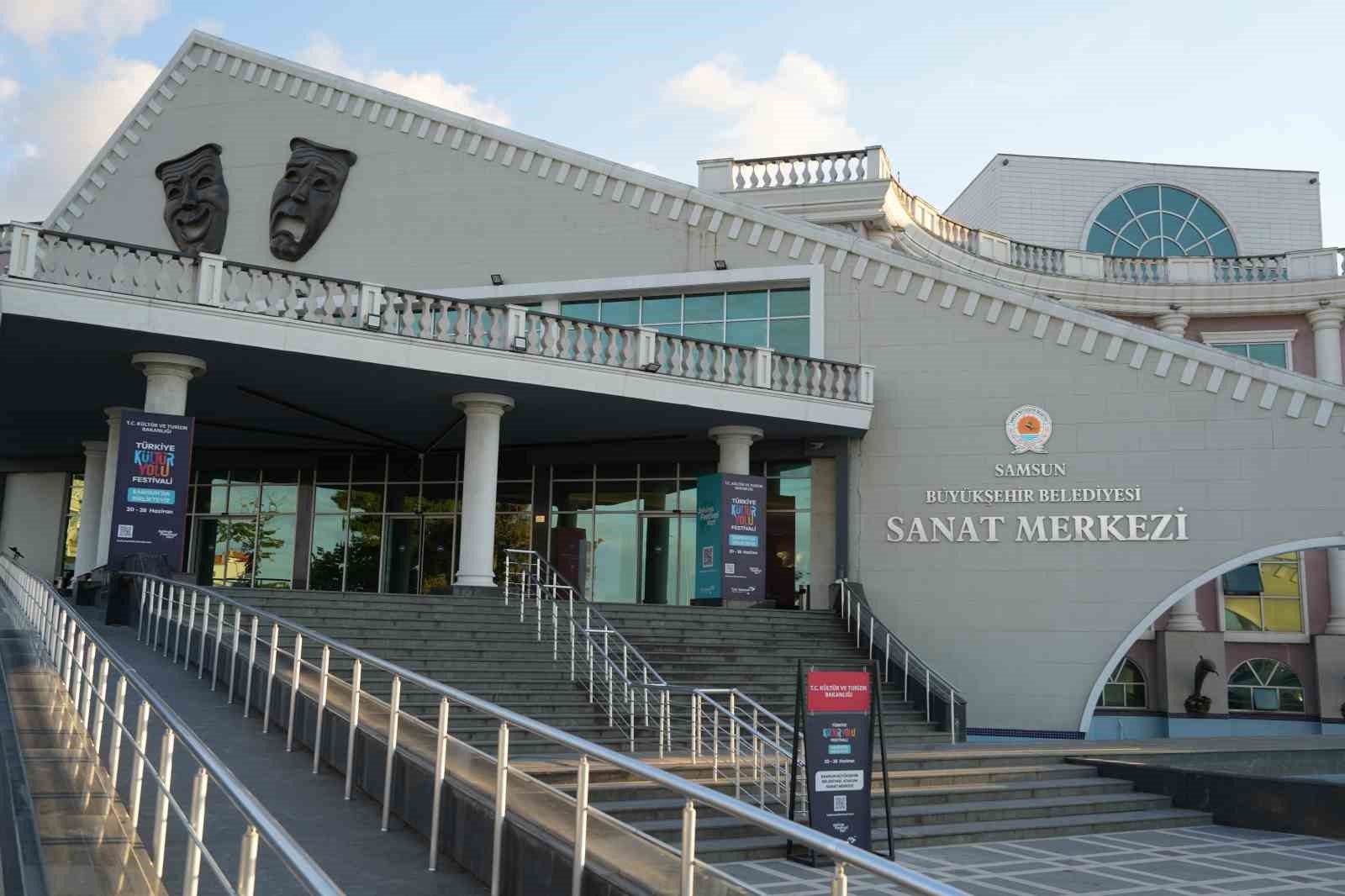 Anadolu&rsquo;nun yedi ozanı opera yorumu ile Samsun&rsquo;da seslendirildi