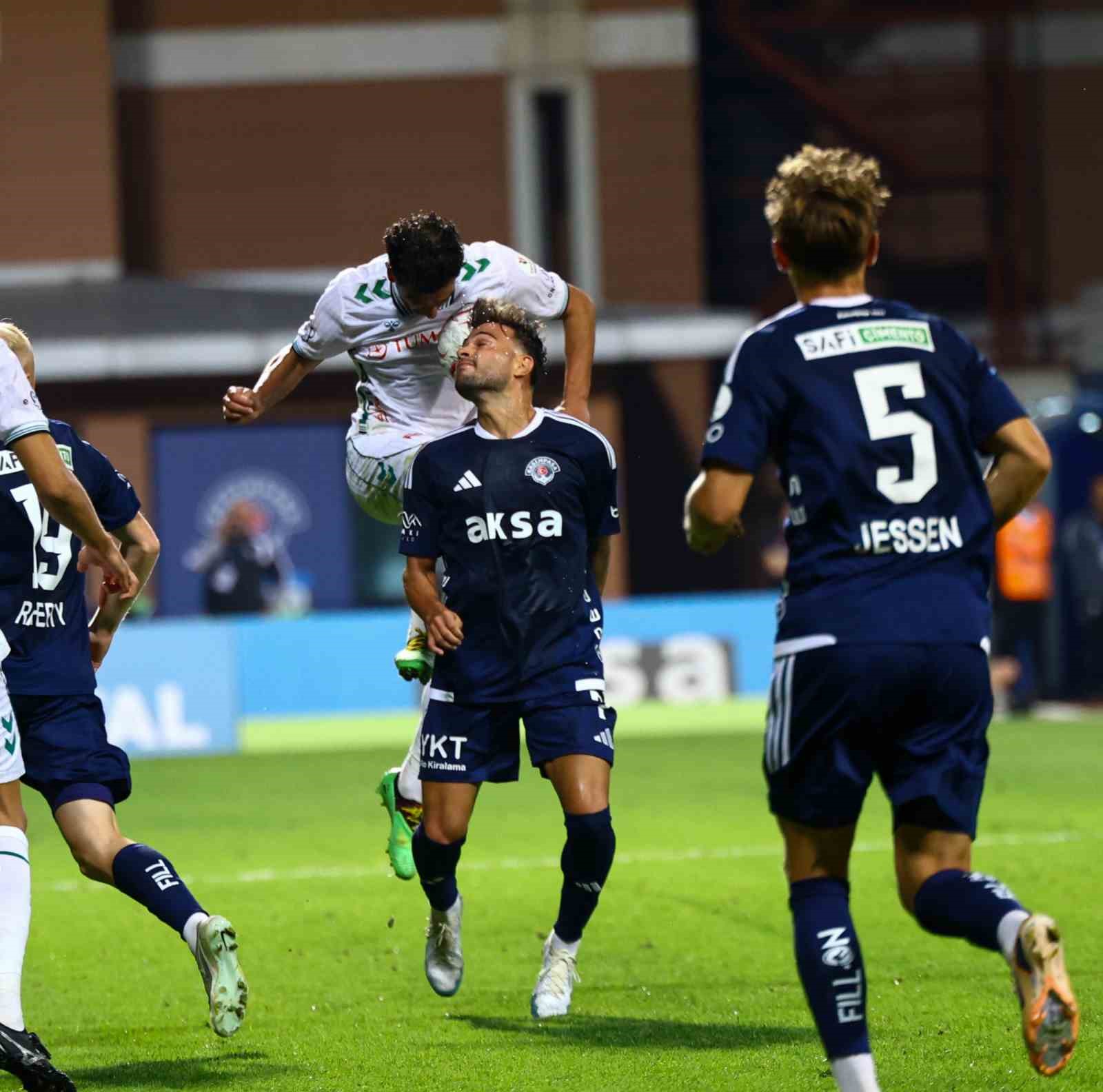 Trendyol Süper Lig: Kasımpaşa: 0 - Konyaspor: 0 (İlk yarı)