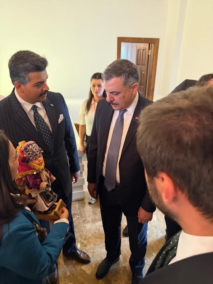 DAĞDER’den İçişleri Bakanı Mustafa Çiftçi’ye anlamlı hediye: Keles Bebeği
