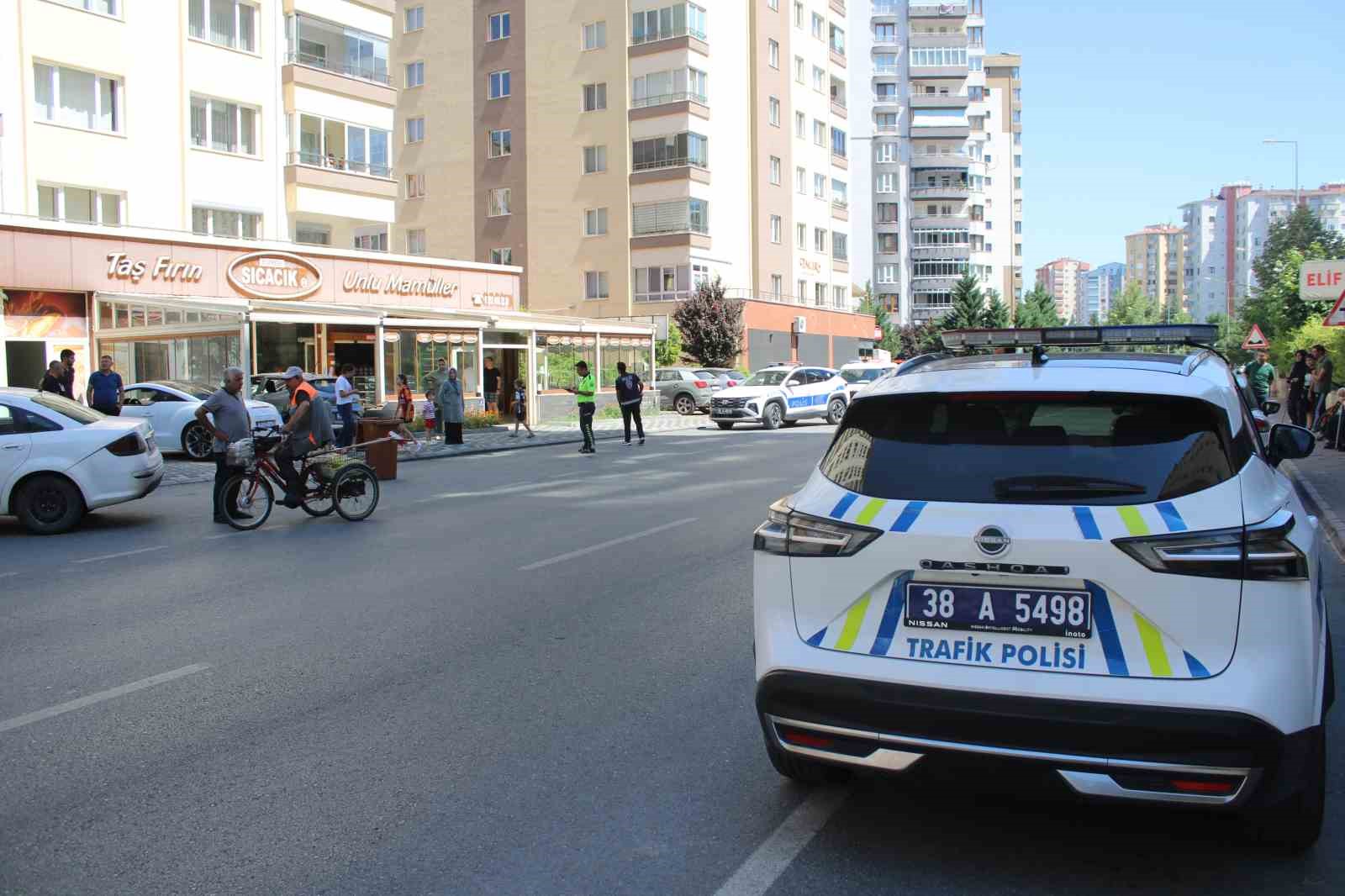 Kaza yapan otomobil fırına girdi