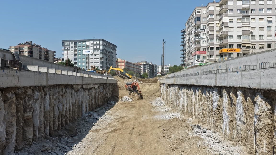 Yeni D&ouml;rtyol K&ouml;pr&uuml;l&uuml; Kavşağı&rsquo;nda &ccedil;alışmalar s&uuml;r&uuml;yor
