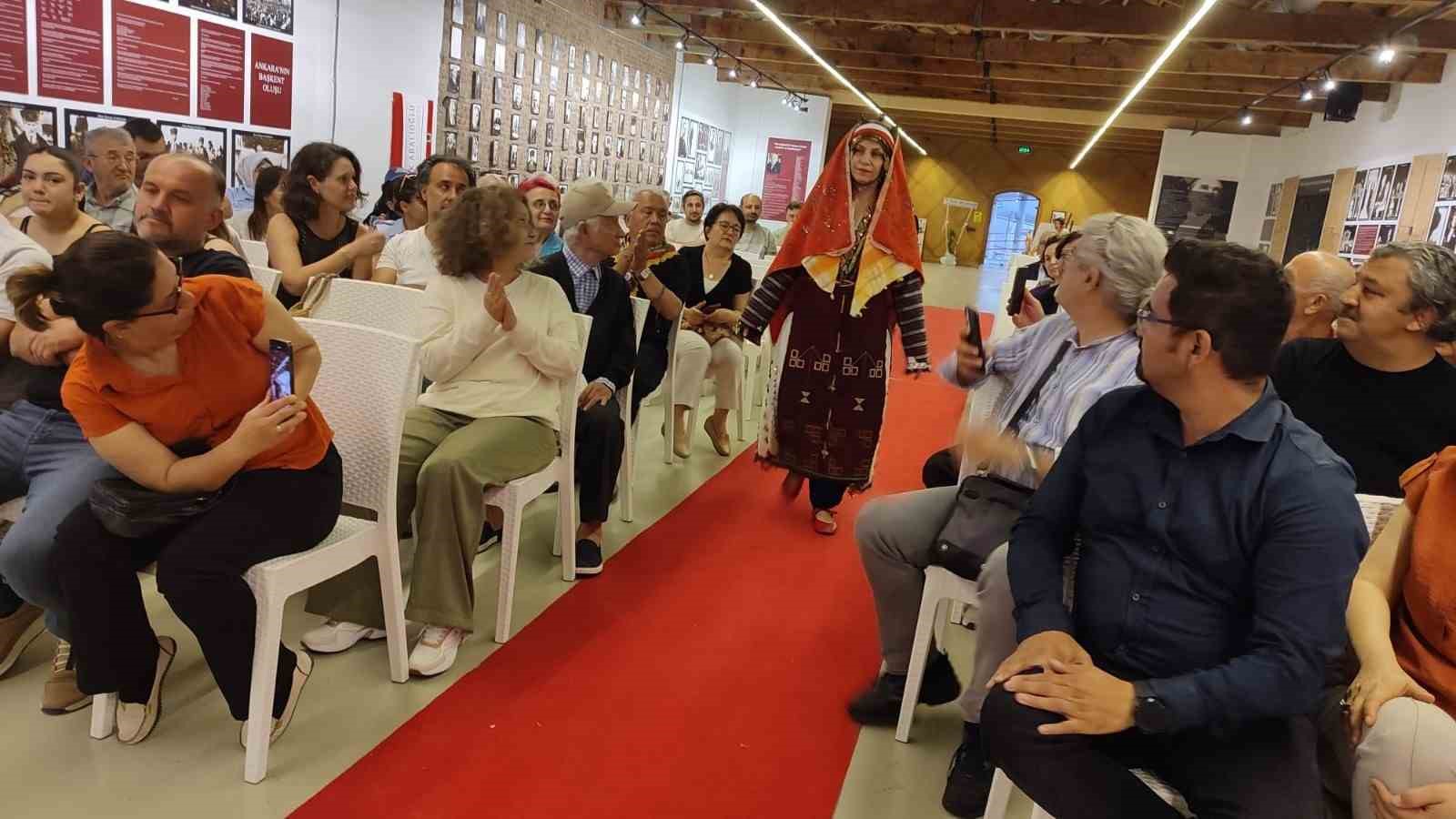Denizli&rsquo;de sandıkta bekleyen hazineler g&uuml;n y&uuml;z&uuml;ne &ccedil;ıktı