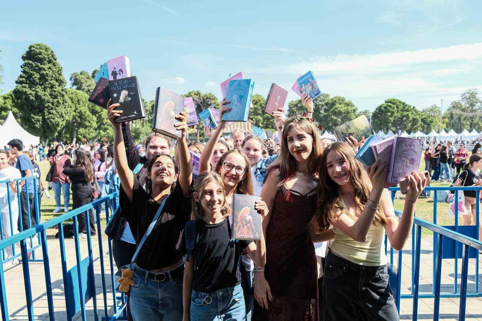 Kültürpark’ta kitap ve yazar buluşmaları sürüyor