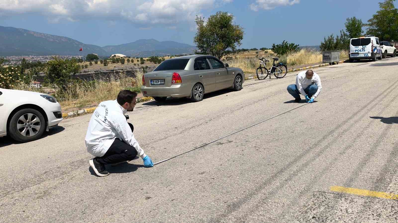 Otomobille &ccedil;arpışan bisikletli ağır yaralandı
