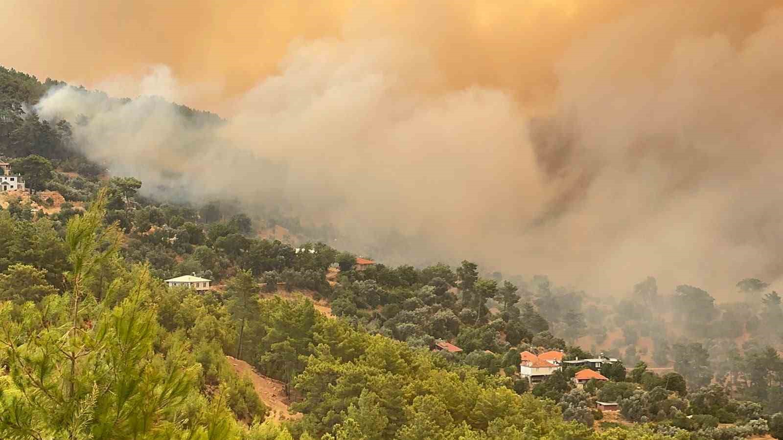 Fethiye-Antalya karayolu yangın nedeniyle trafiğe kapatıldı