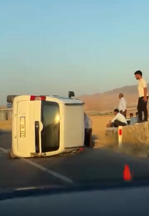 Siirt&rsquo;te ara&ccedil;lar &ccedil;arpıştı: 2 yaralı