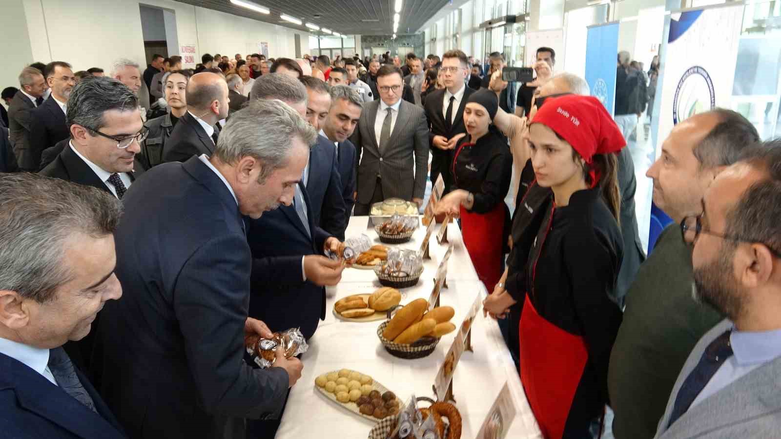 Erzurum’da "tam buğday ekmeği yaygınlaştırma kampanyası" tanıtım toplantısı düzenlendi