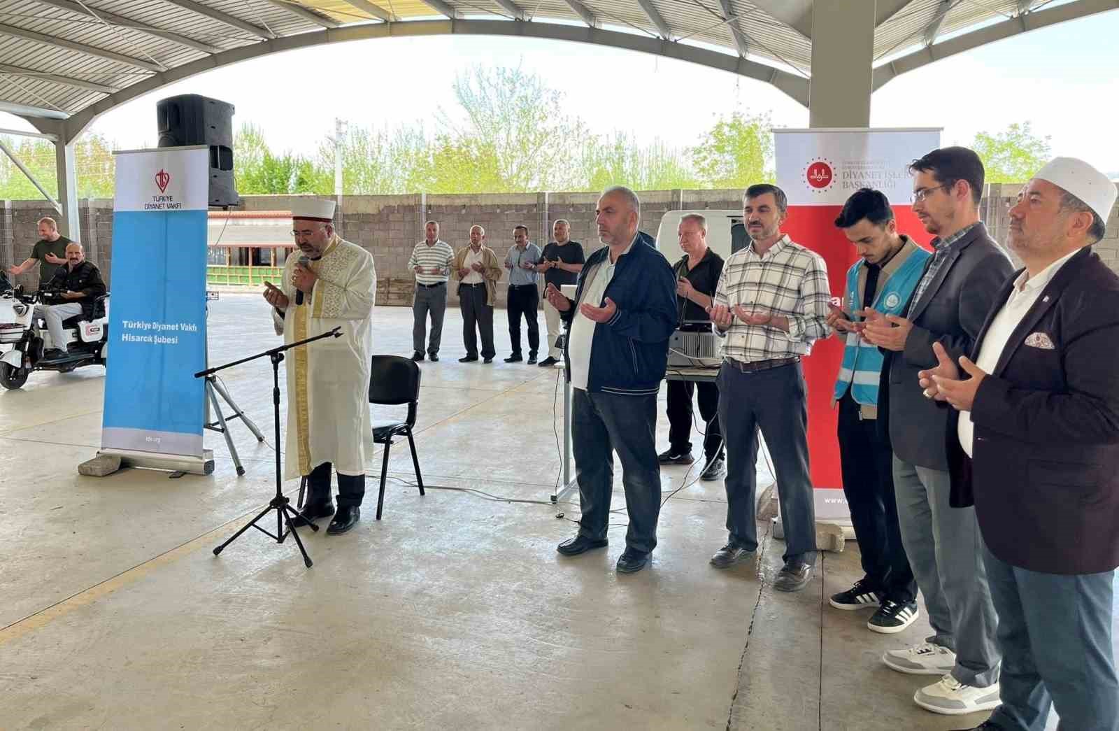 Hisarcık&rsquo;lı hacı adayları kutsal topraklara dualarla uğurlandı