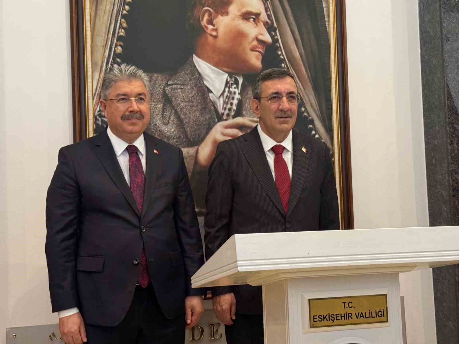 Cumhurbaşkanı Yardımcısı Yılmaz, Eskişehir Valiliğini ziyaret etti