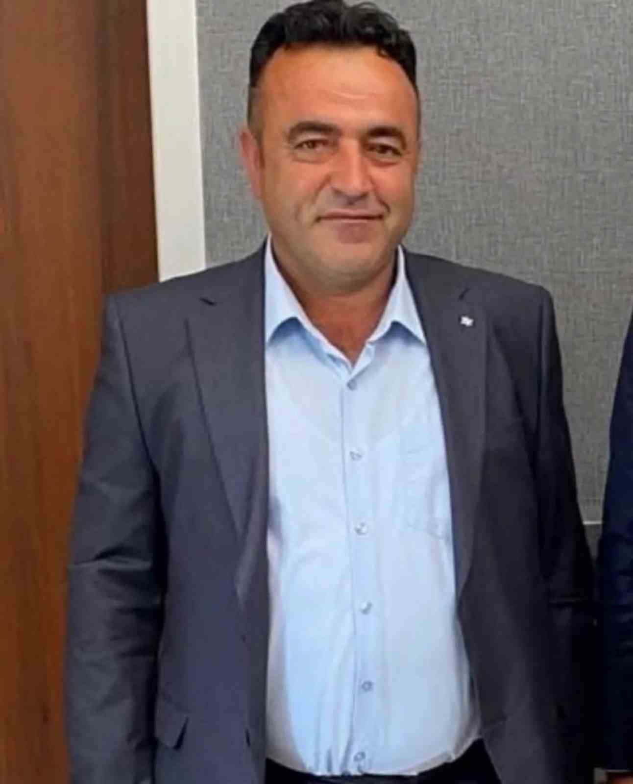 Traktör kazasında hayatını kaybeden muhtar dualarla son yolculuğuna uğurlandı