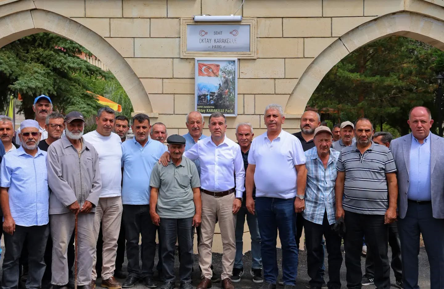 Vali Eldivan Akşar köyünde vatandaşlarla buluştu