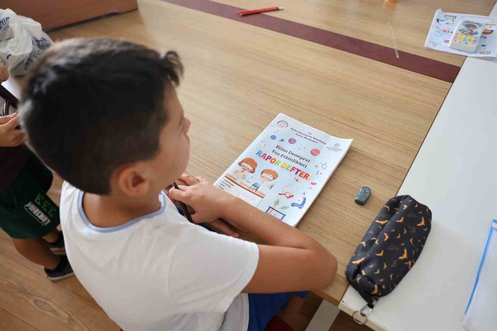 Aydınlı minikler yaz tatilini bilimle geçiriyor