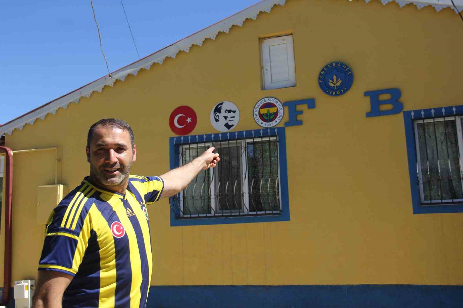 Fenerbahçe sevgisini evinin duvarlarında yaşattı