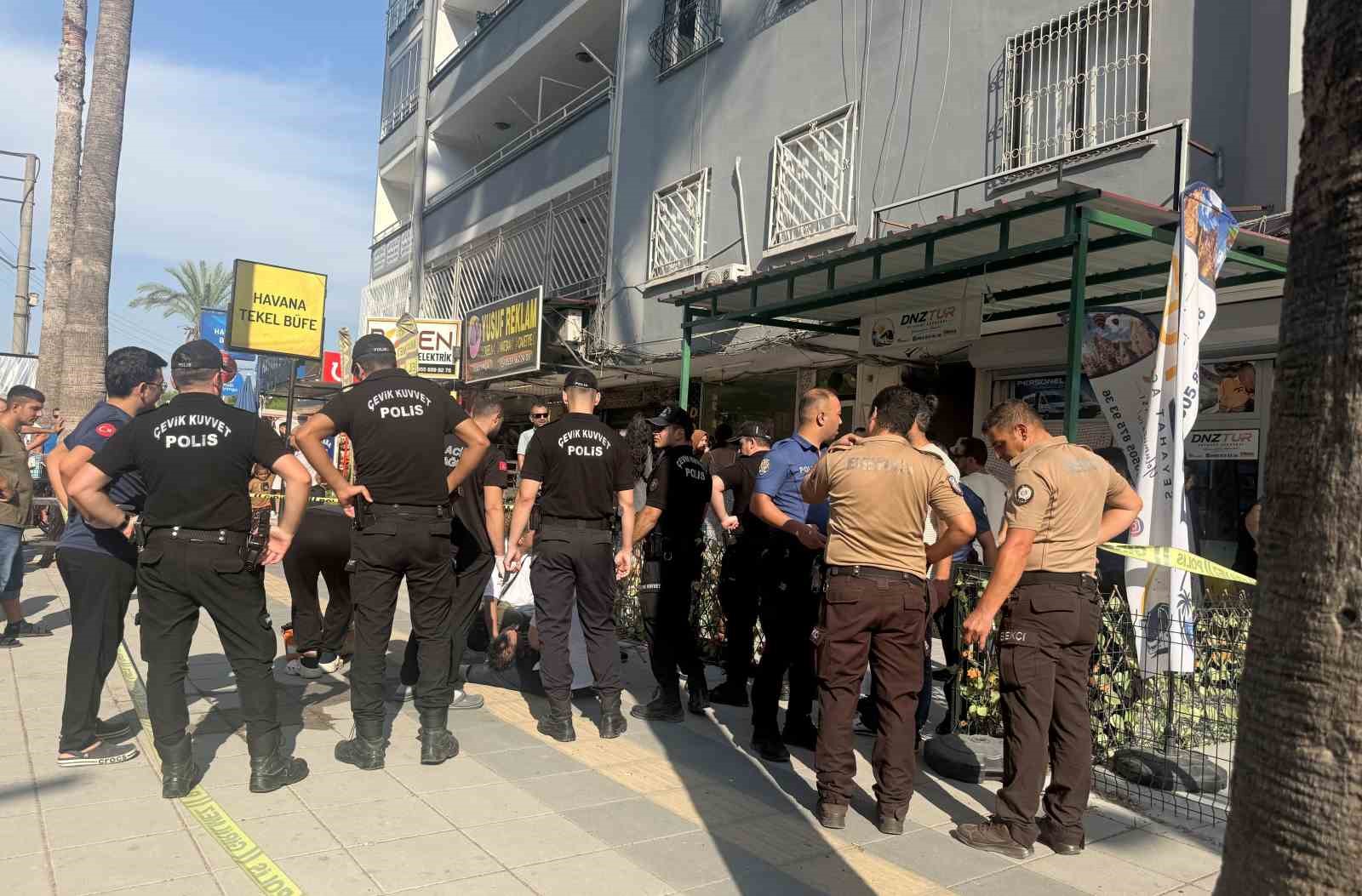 Eşini &ouml;ld&uuml;r&uuml;p hayatına son veren koca uzman &ccedil;avuş &ccedil;ıktı